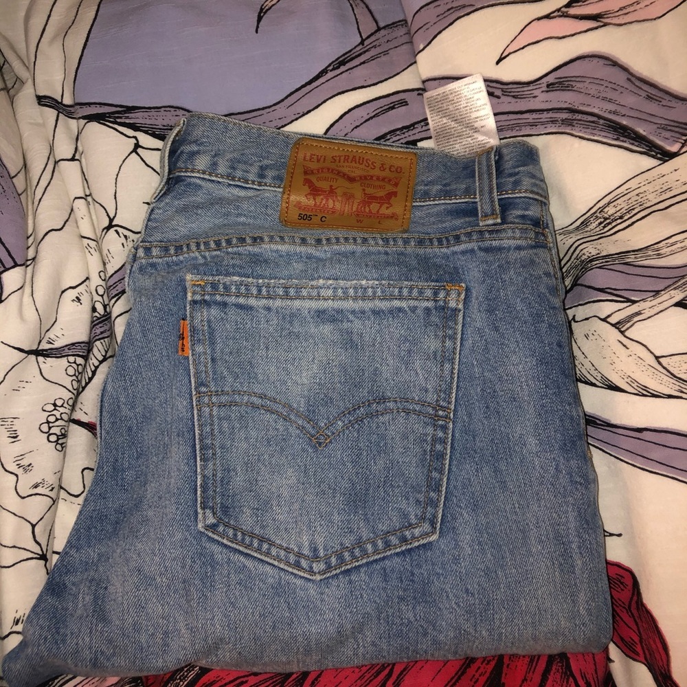 Levi’s Distressed boyfriend jeans